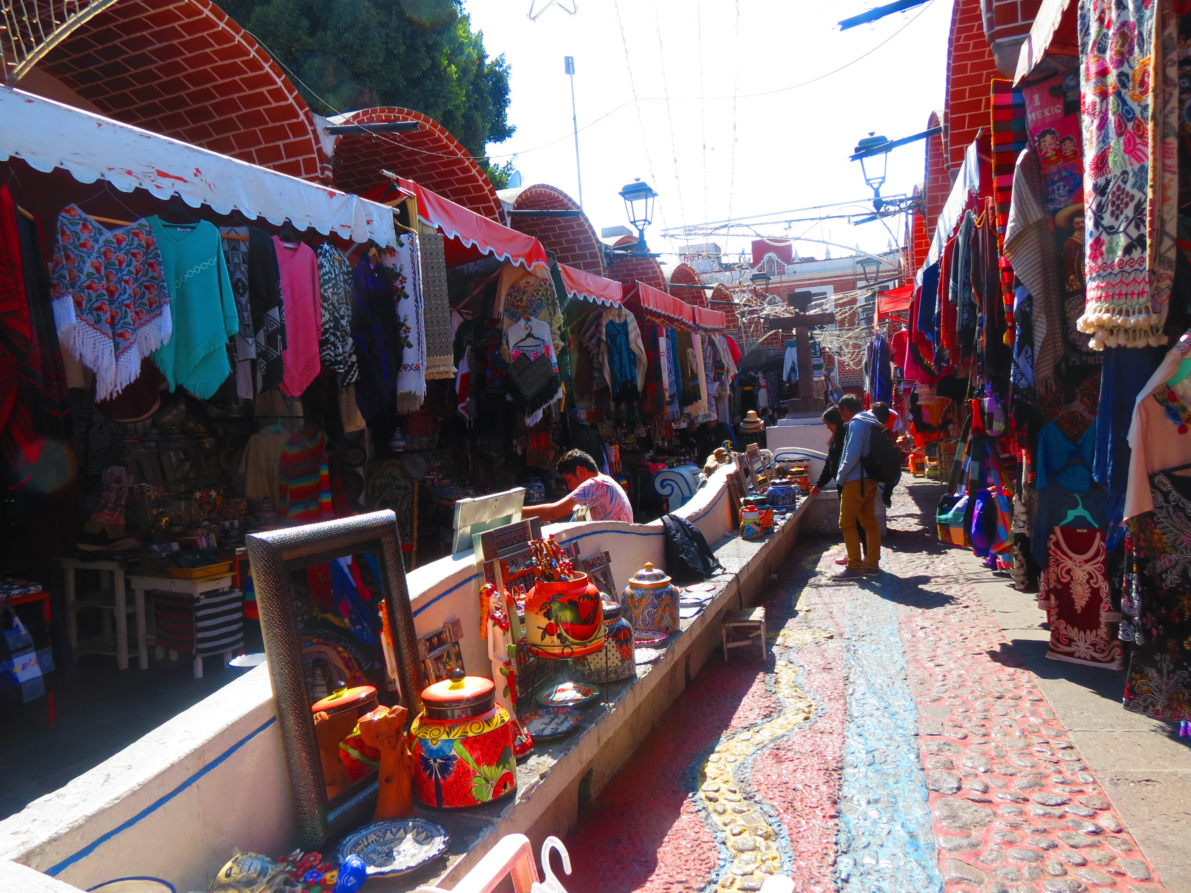 Puestos de artesanías del Mercado El Parián, Puebla
